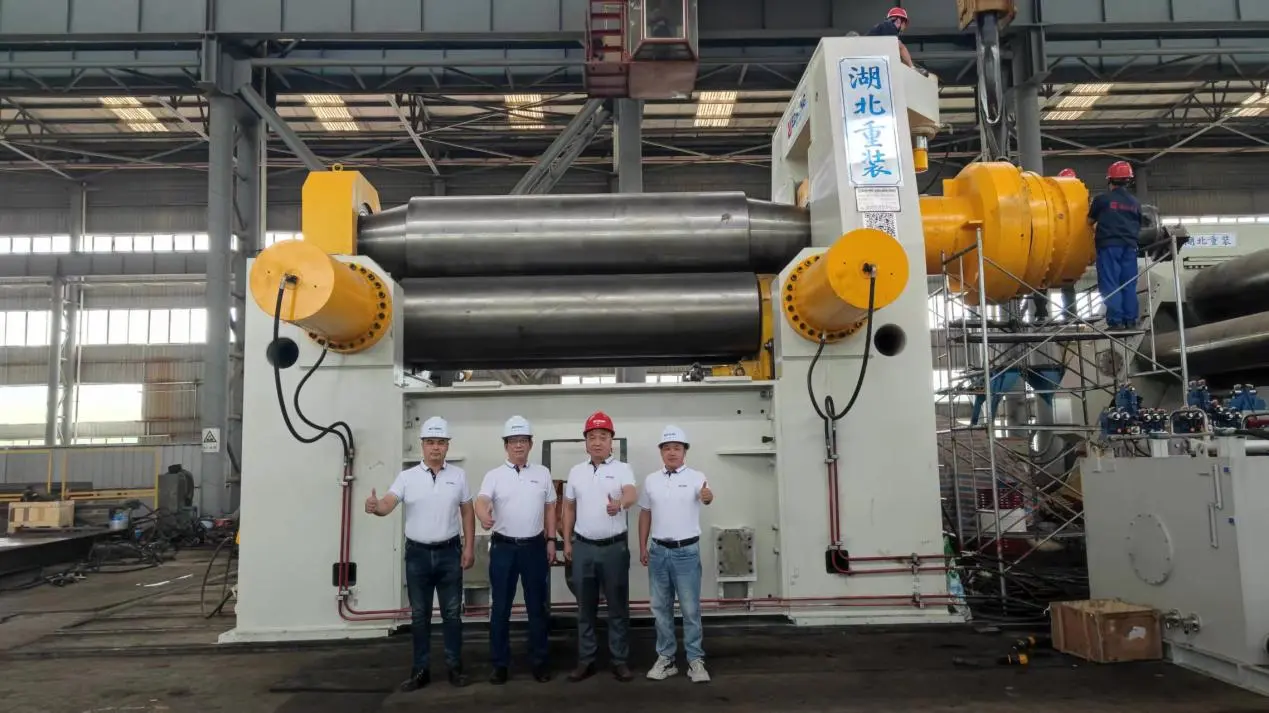 EZHONG's 200/4500 Super Large Fully Hydraulic Three-roller Rolling Machine Has Been Put into Production!